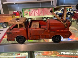 lot 178 image: Nylint Power and Light Lineman Truck