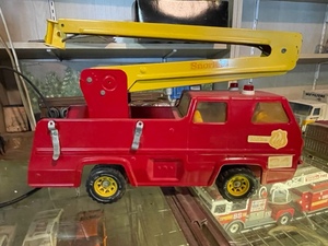 lot 185 image: Tonka Snorkel Truck