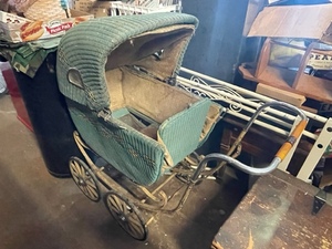lot 205 image: Wicker Baby Carriage