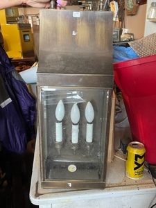 lot 211 image: Hanging Light Decor