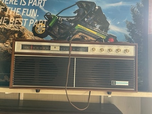 lot 222 image: Motorola AMFM Stereophonic Radio