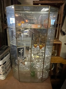 lot 229 image: Glass Case with Glassware