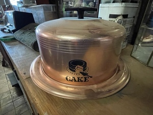 lot 230 image: West Bend Mid Century Cake Carrier