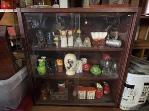 lot 233 image: Salt & Pepper Shakers and Figurines in Case