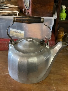 lot 236 image: Wagner Ware Tea Pot