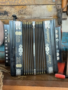 lot 248 image: Small Accordian