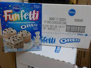 12 ct Boxes Pillsbury Funfetti Cake...