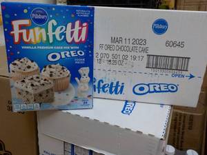 12 ct Boxes Pillsbury Funfetti Cake...