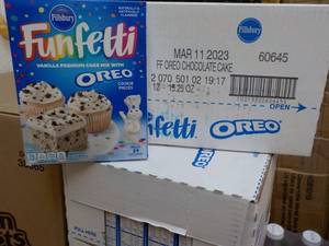12 ct Boxes Pillsbury Funfetti Cake...