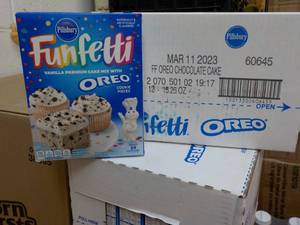 12 ct Boxes Pillsbury Funfetti Cake...