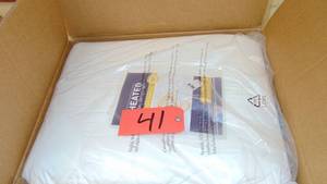 lot 41 image: Heated Mattress Pad Queen Size Adjustable Zone Heating with 8 Heat Settings Controller Quilted Electric Mattress Pad Fit Up to 21 Inch NEW