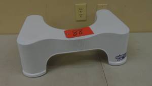 lot 88 image: 7 The Original Bathroom Toilet Stool White - Squatty Potty 850045005009