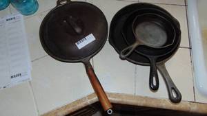 4 Skillets, 1 with lid, 6in, 8in and 10in