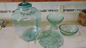 4 Pieces of Light Green Decor