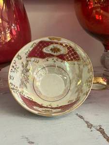 Lot of decorative glass and teacup