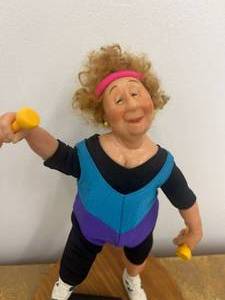 lot 19 image: Aerobics Figurine Nanas Family Richard Simmons Doll