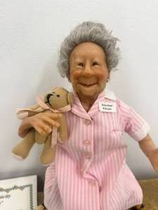 lot 33 image: Vivianne the Volunteer Nanas Family Richard Simmons Doll