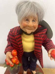lot 35 image: Annie  Nanas Family Richard Simmons Doll