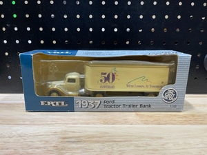 ERTL 1937 Ford Tractor Trailer Bank