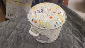 Floral Crofton Stock Pot