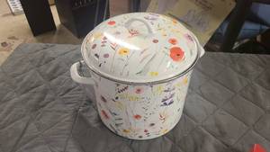 Floral Crofton Stock Pot