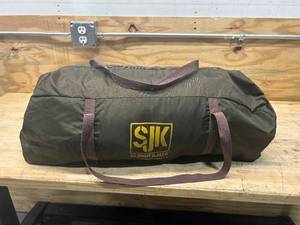lot 64 image: SLUMBERJACK SLUMBER SHACK 4-PERSON TENT SHELTER