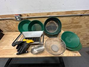 lot 86 image: Gold Mining Items