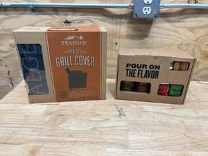 lot 88 image: TRAEGER Pro 575 Grill Cover with Rub and Sauce Kit