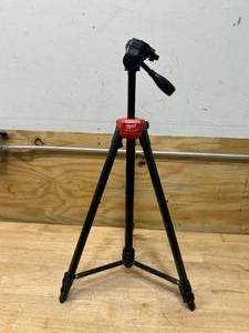 lot 109 image: MILWAUKEE Laser Tripod