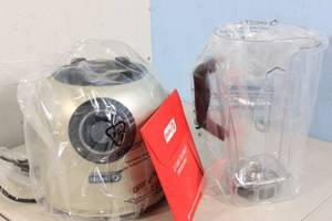 lot 1 image: NEW - Dash Food Blender w Recipes