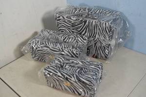lot 109 image: NEW - 3pc Set JM New York Folding Beauty Case Zebra Print