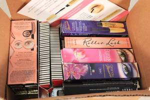 lot 27 image: Box of Assorted Mascara Unopened