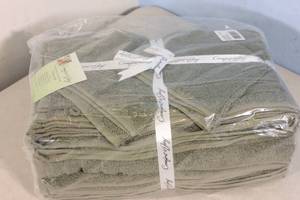lot 43 image: NEW - Comfort & Joy True Perfection Luxury Towels 9pc Set Green