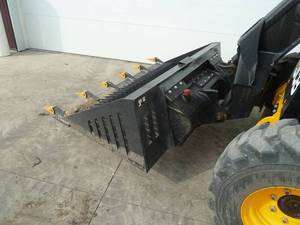 lot 34 image: Land Honer Rock Bucket 66