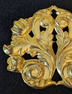 lot 131 image: Vintage Miriam Haskell Gold Tone Brooch