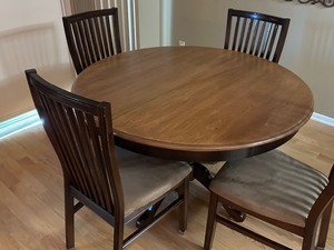 lot 6 image: Pier One Dining Table and Four Chairs