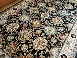 lot 4 image: Beautiful Karastan Sovereign Wool Area Rug