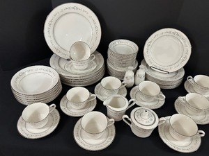 lot 96 image: Noritake Heather China Set