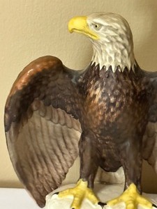 lot 91 image: Collectible Goebel Eagle Figurine