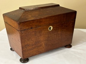 lot 19 image: Vintage Wooden Tea Caddy
