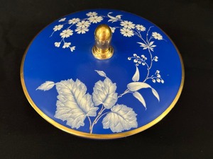 lot 86 image: Rosenthal Decorative Covered Candy Dish