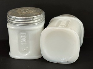lot 84 image: Pair of Vintage Milk Glass Ponds Cold Cream Jars