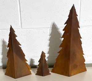 lot 253 image: Rustic Metal Tree Figurines
