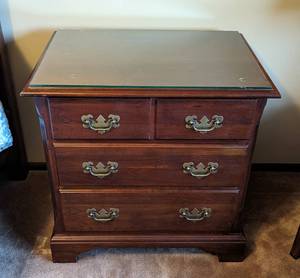 lot 26 image: Pair of Glass Topped Wood Nightstands by Cresent