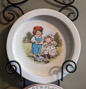 lot 38 image: Wall Rack and Vintage Childrens Plates