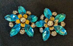 lot 42 image: Sandor Sterling and Rhinestone Floral Brooch and Earrings Set