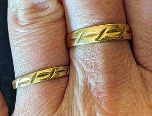 lot 44 image: Pair of Etched 14k Gold Bands