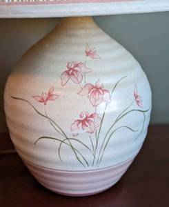 lot 128 image: Small Floral Ceramic Table Lamp