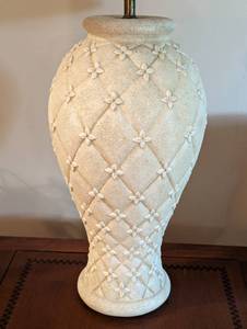 lot 180 image: Decorative White Table Lamp