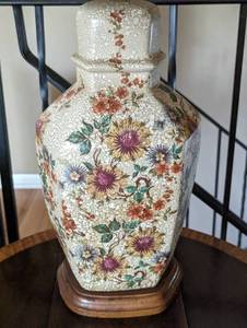 lot 185 image: Floral Ceramic Table Lamp